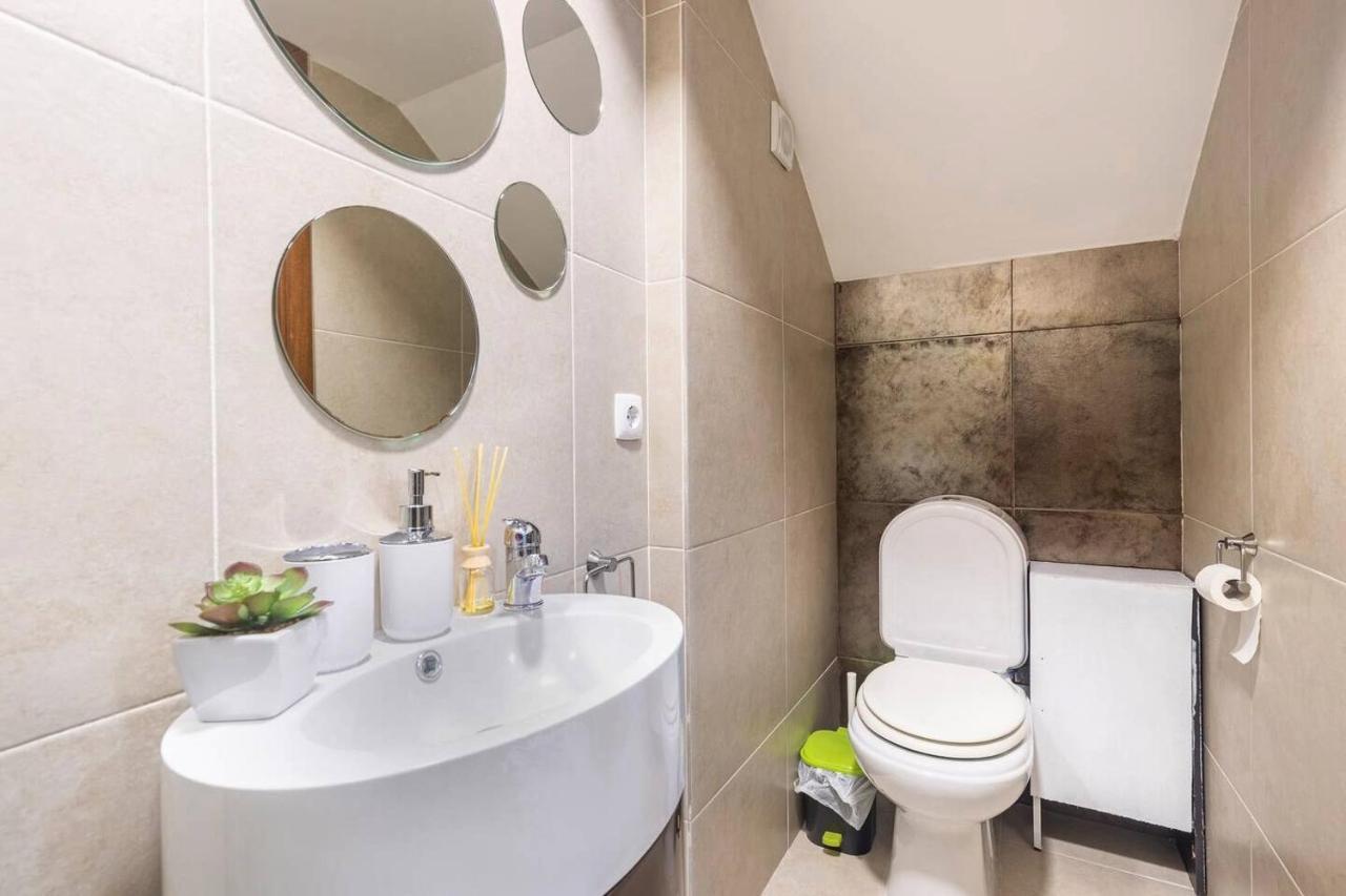 Modern Private Suite With Balcony & Bathroom - King And Queen Beds Vila Nova de Gaia Exterior photo