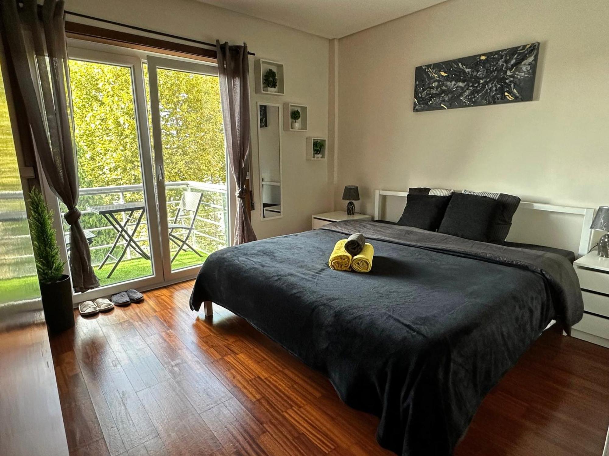 Modern Private Suite With Balcony & Bathroom - King And Queen Beds Vila Nova de Gaia Exterior photo